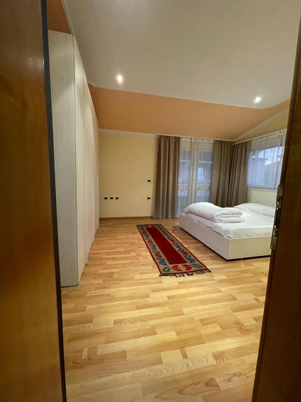 Mandarine Hostel Tirana Kültér fotó