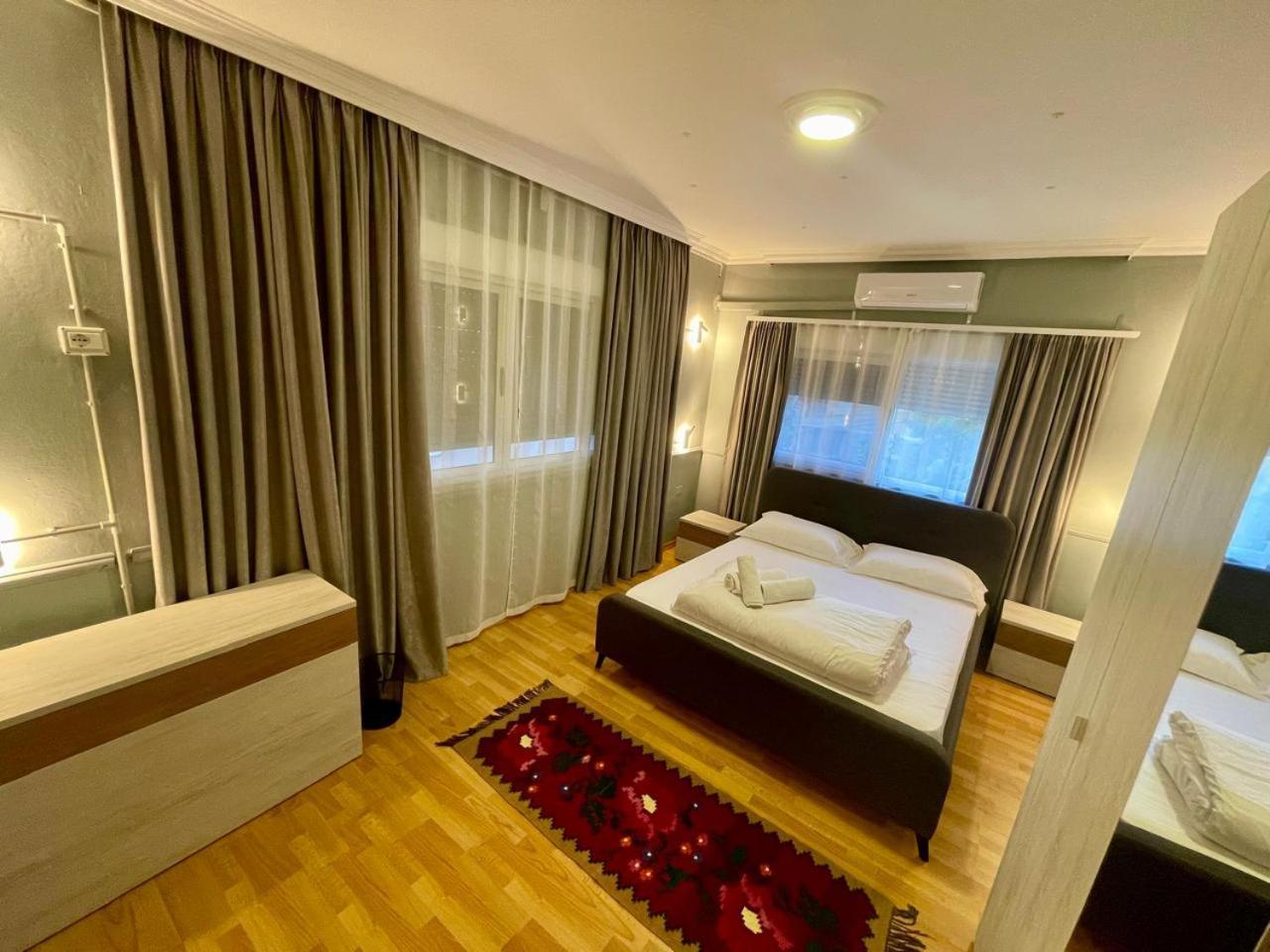 Mandarine Hostel Tirana Kültér fotó