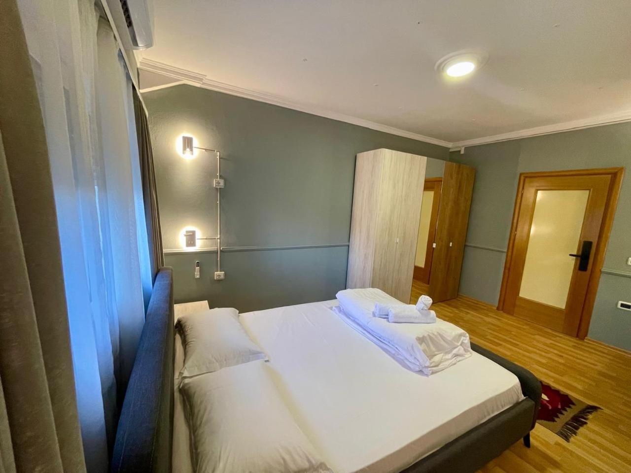Mandarine Hostel Tirana Kültér fotó