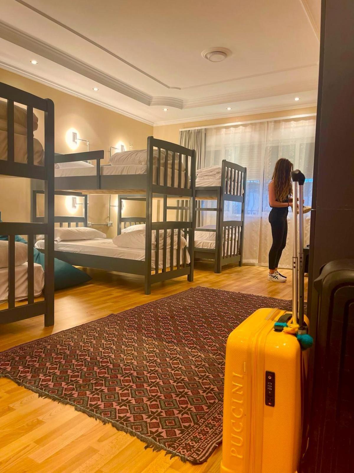 Mandarine Hostel Tirana Kültér fotó