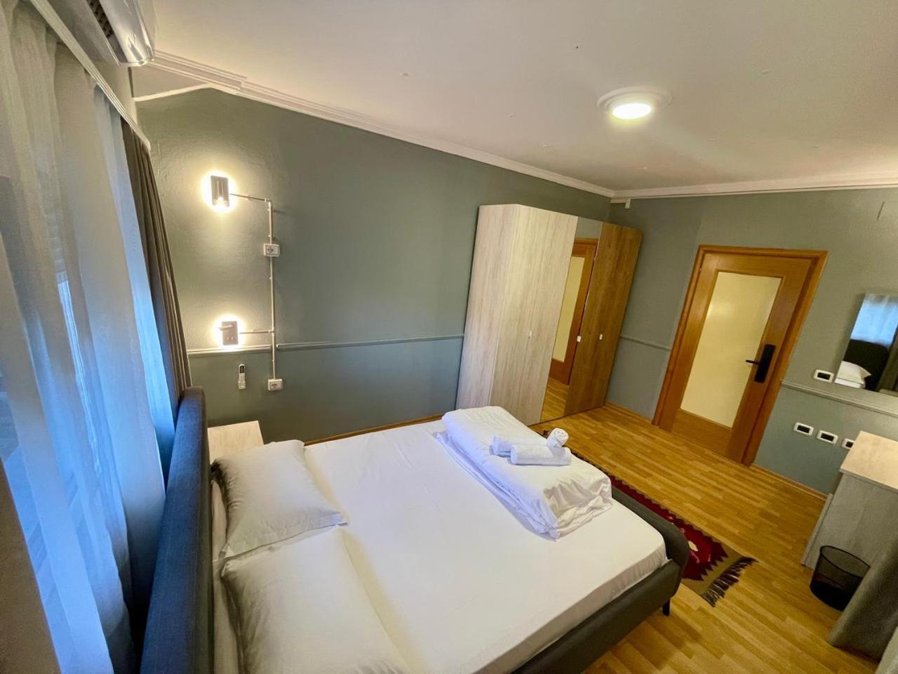 Mandarine Hostel Tirana Kültér fotó
